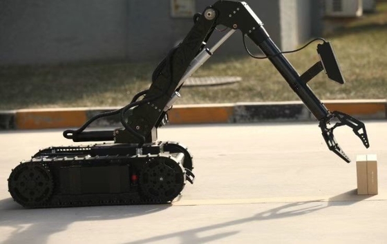 ربات دفاعی EOD با بازوهای امنیتی و دفاعی